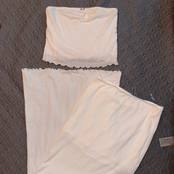 White two piece! - Picture 2 of 2